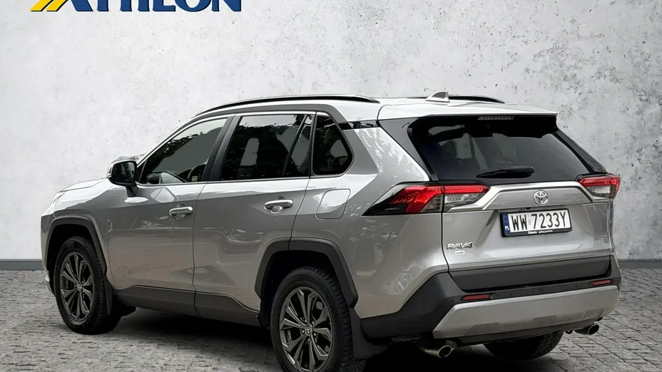 TOYOTA RAV4 -