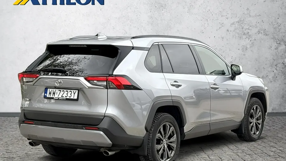 TOYOTA RAV4 -