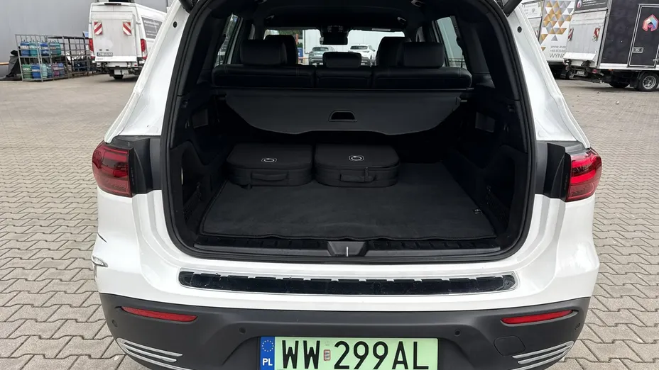MERCEDES-BENZ EQB -