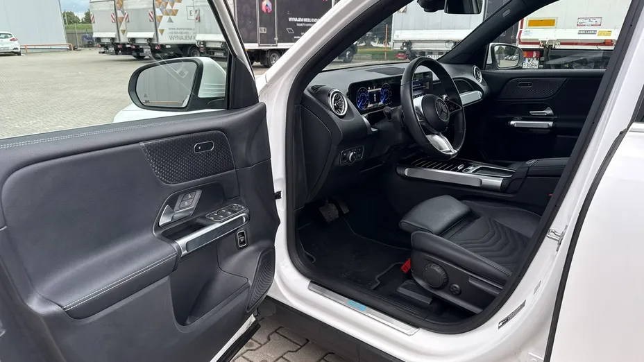 MERCEDES-BENZ EQB -