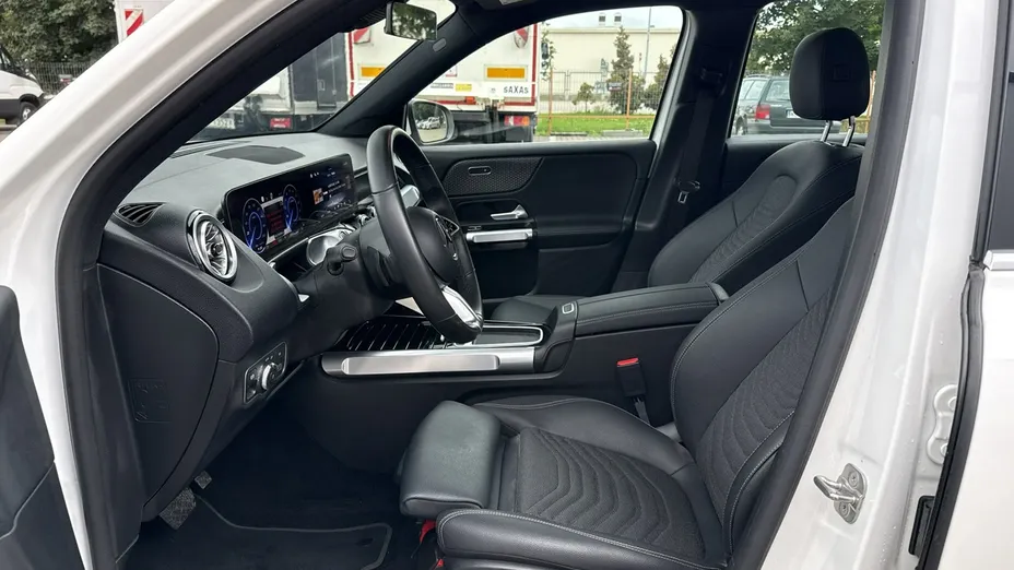 MERCEDES-BENZ EQB -