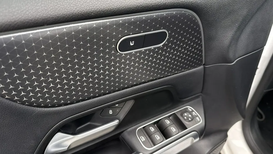 MERCEDES-BENZ EQB -