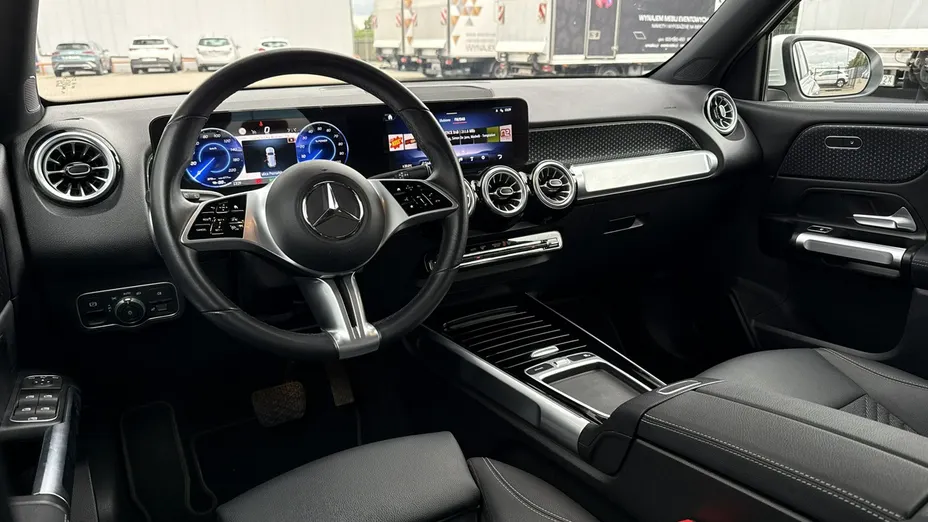 MERCEDES-BENZ EQB -