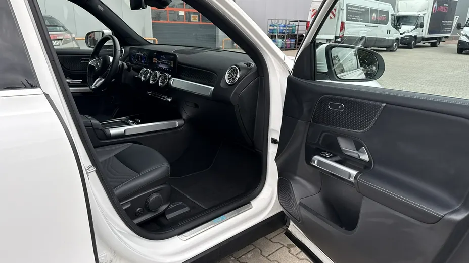 MERCEDES-BENZ EQB -
