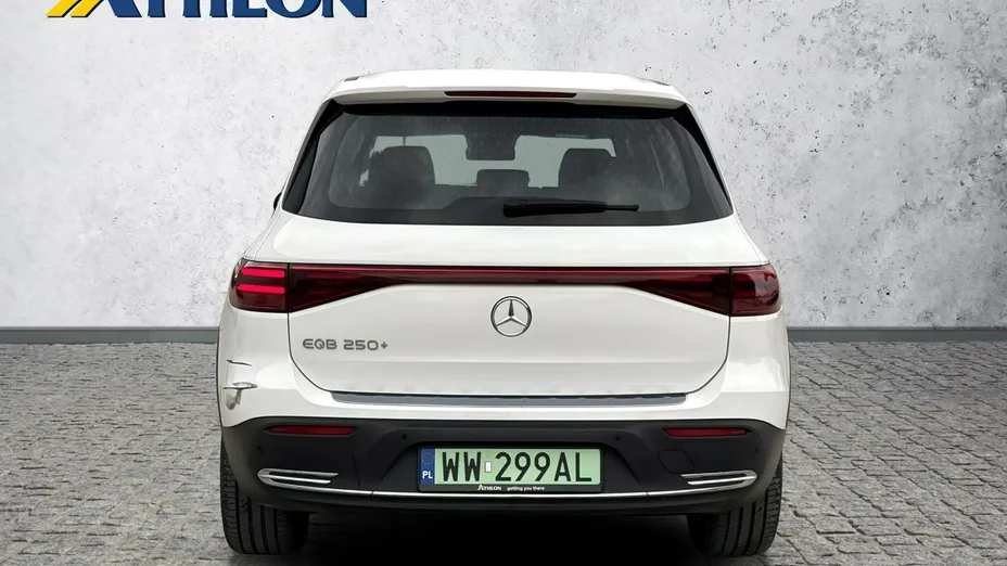 MERCEDES-BENZ EQB -