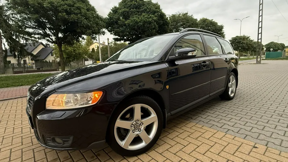 VOLVO V50 -
