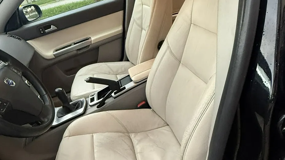VOLVO V50 -