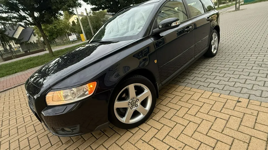 VOLVO V50 -