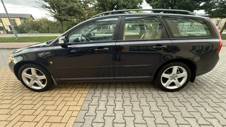 VOLVO V50 -