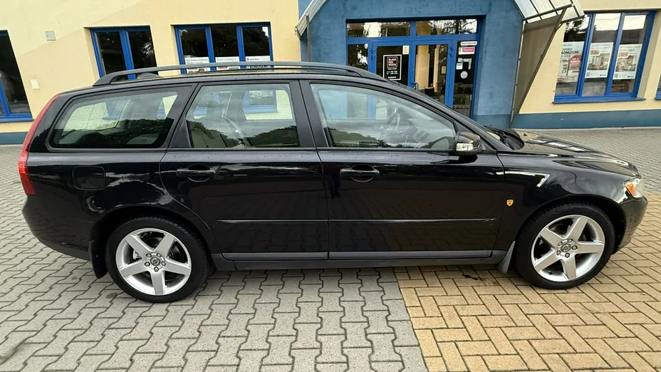 VOLVO V50 -