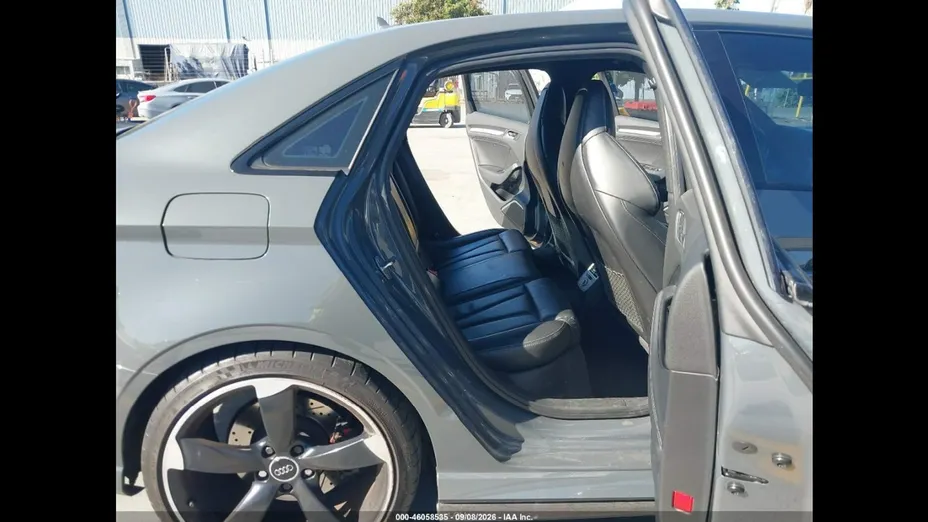 AUDI S3 -