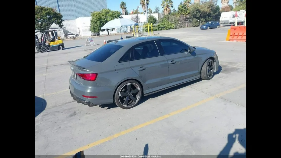 AUDI S3 -