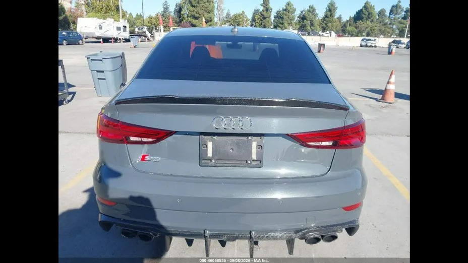 AUDI S3 -