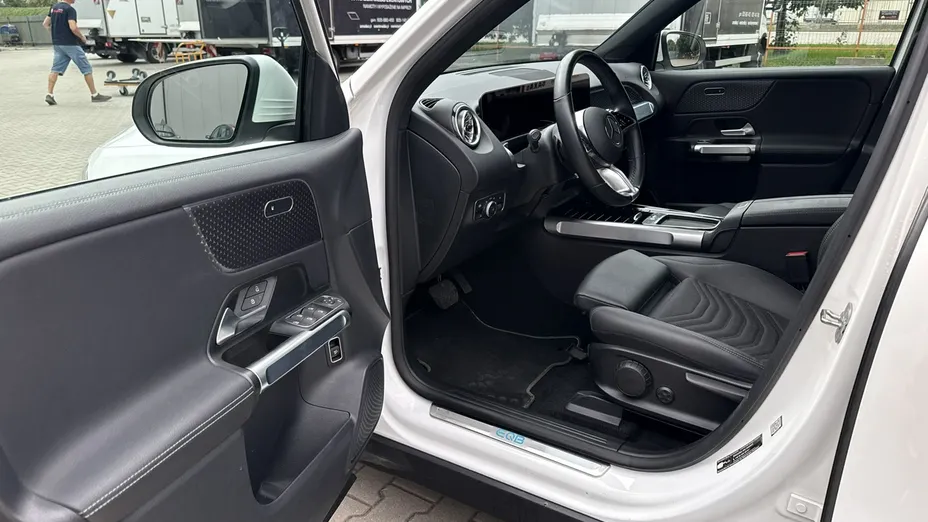 MERCEDES-BENZ EQB -