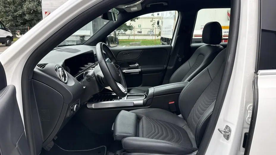 MERCEDES-BENZ EQB -