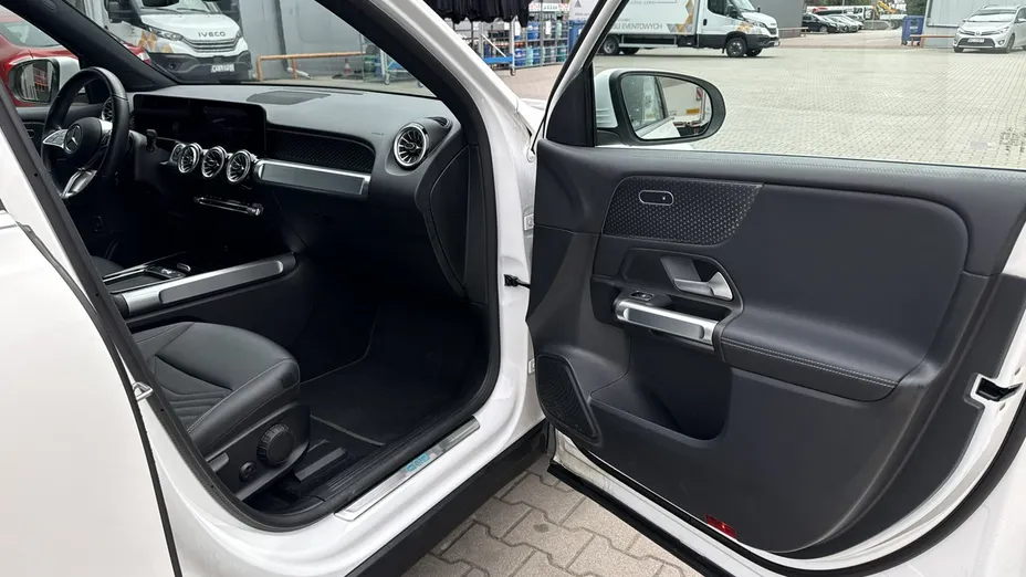 MERCEDES-BENZ EQB -