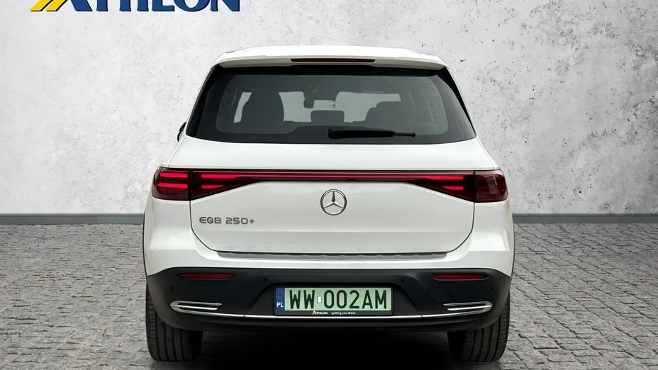 MERCEDES-BENZ EQB -