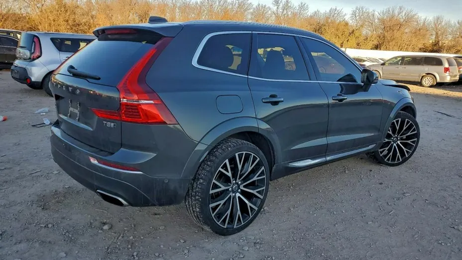 VOLVO XC60 -