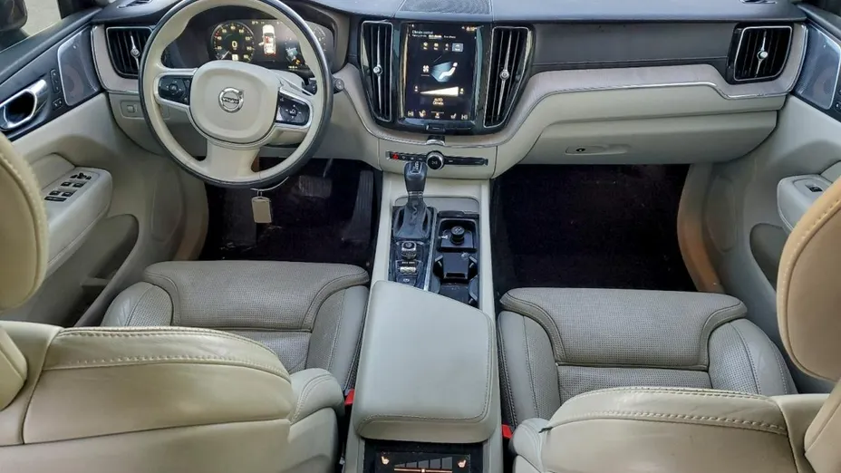 VOLVO XC60 -