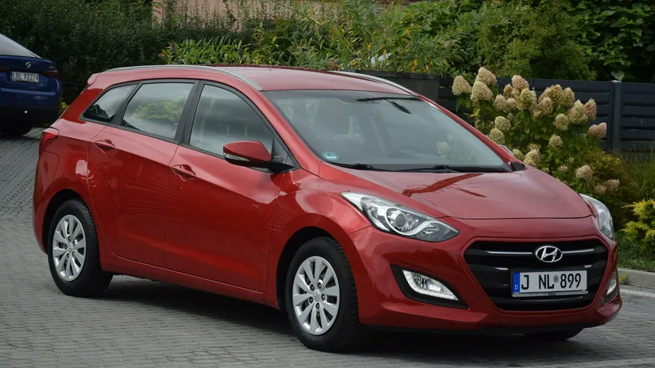 HYUNDAI i30 -