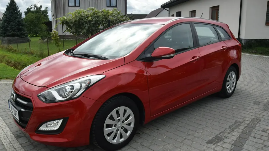 HYUNDAI i30 -