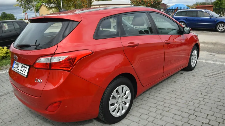 HYUNDAI i30 -