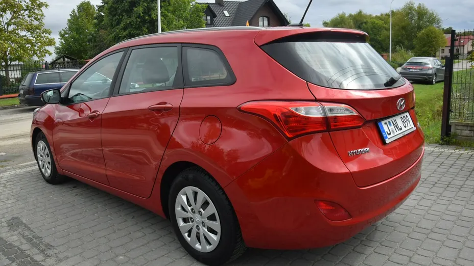 HYUNDAI i30 -