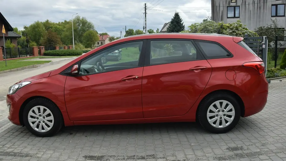 HYUNDAI i30 -