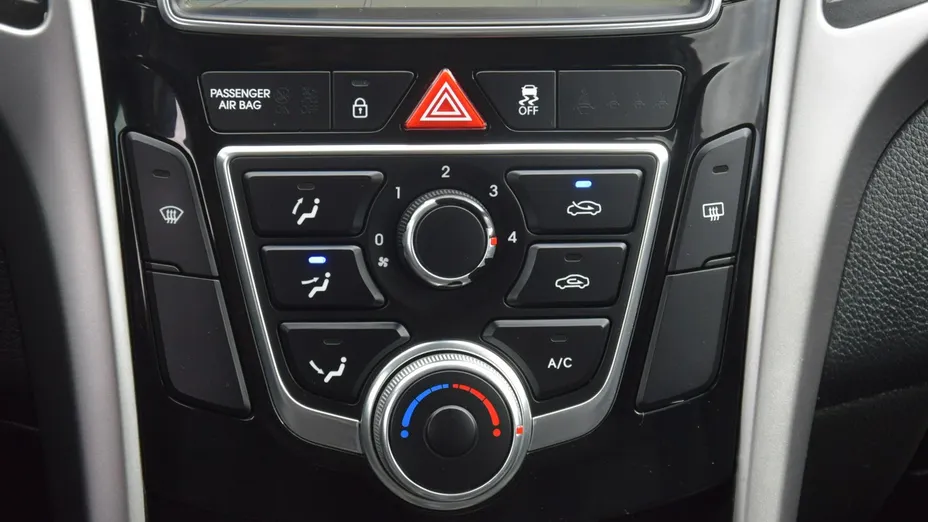 HYUNDAI i30 -