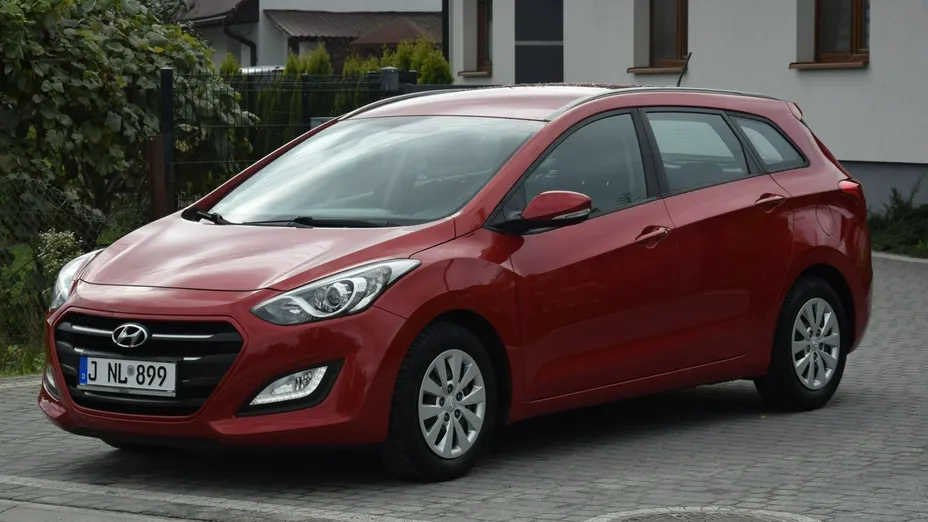 HYUNDAI i30 -