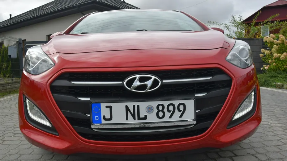 HYUNDAI i30 -