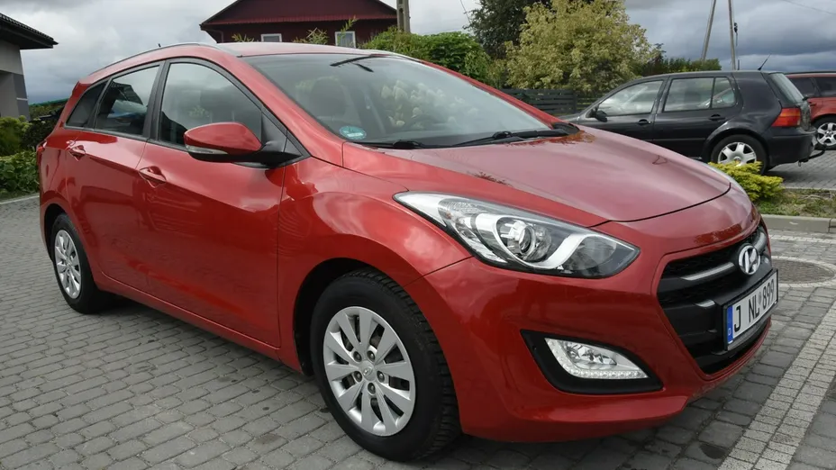HYUNDAI i30 -
