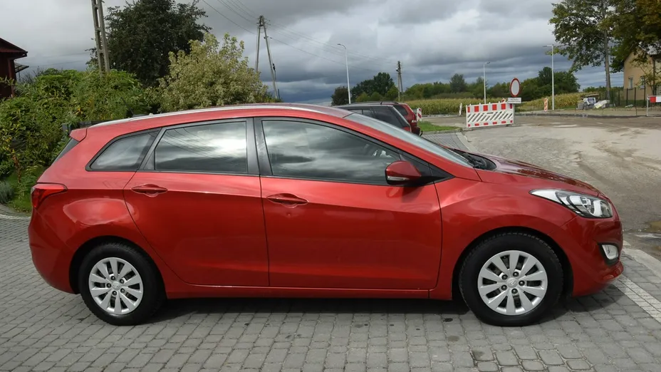 HYUNDAI i30 -