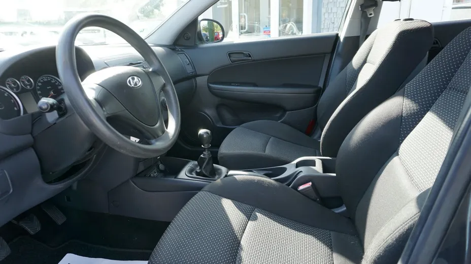 HYUNDAI i30 -