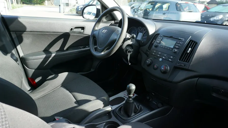 HYUNDAI i30 -