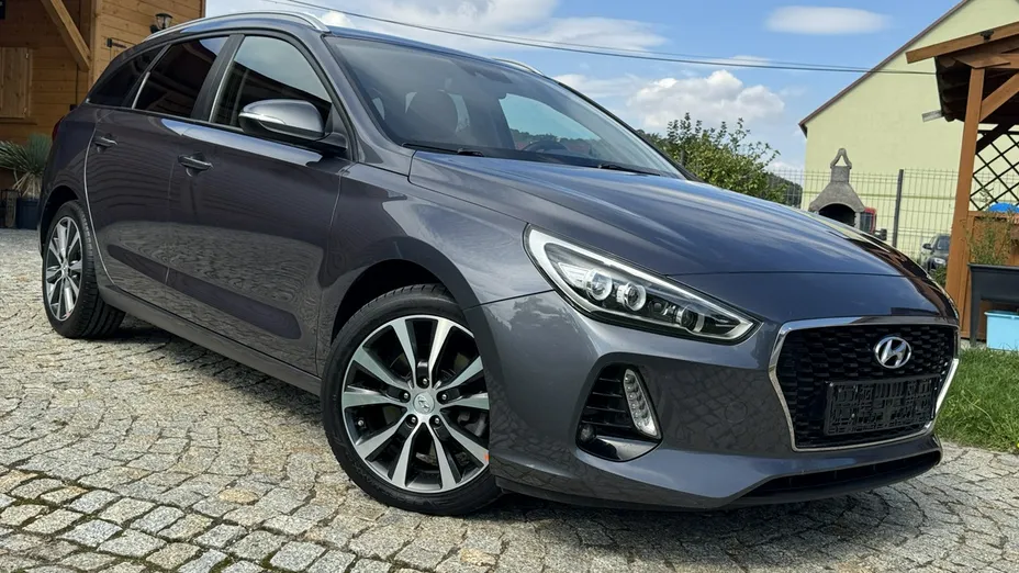 HYUNDAI i30 -