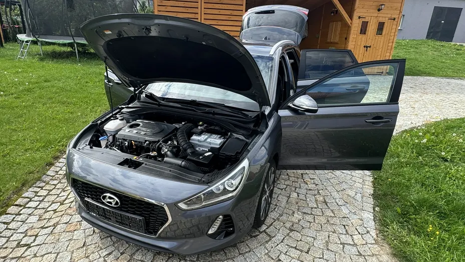 HYUNDAI i30 -