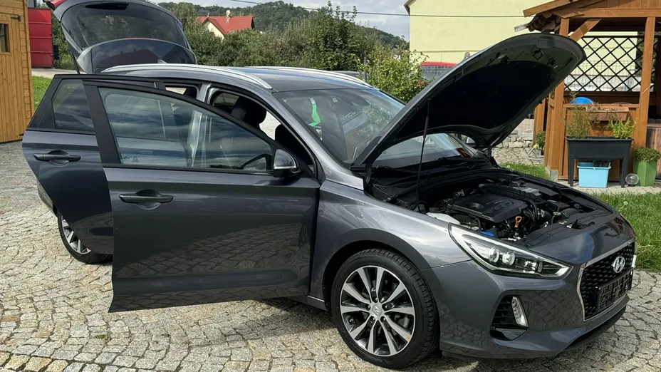 HYUNDAI i30 -