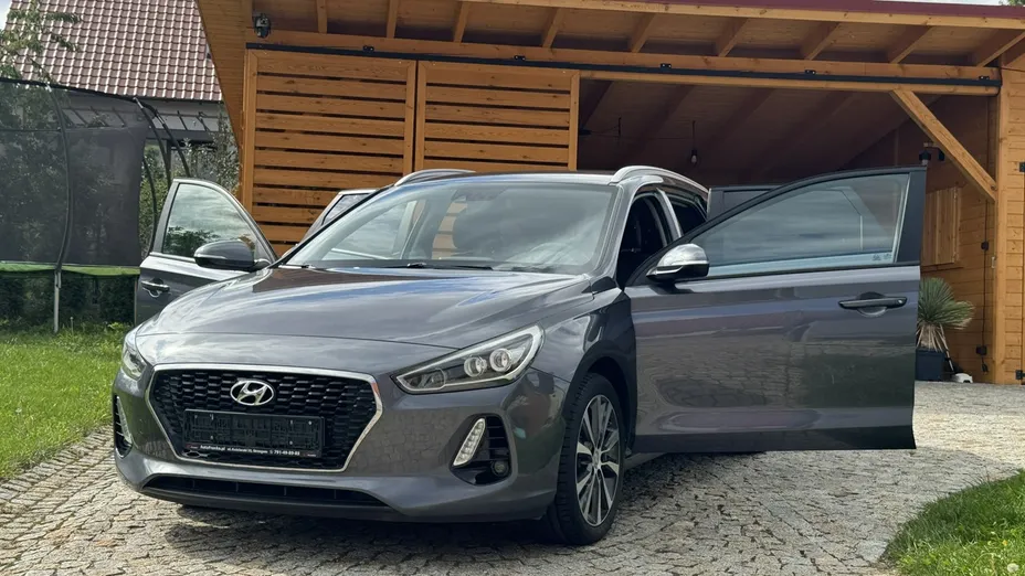 HYUNDAI i30 -