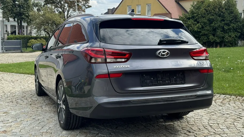 HYUNDAI i30 -