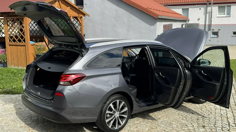 HYUNDAI i30 -
