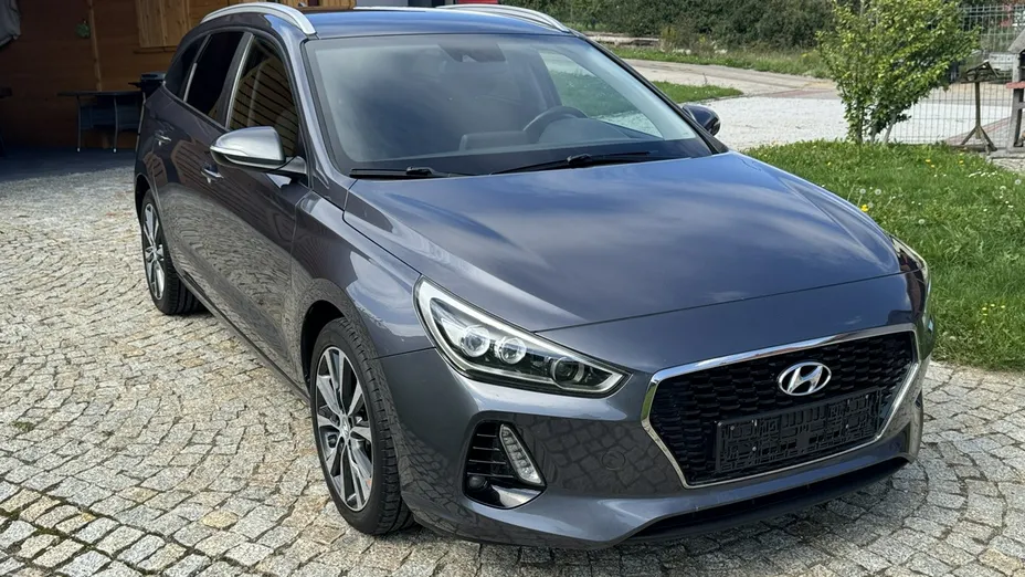 HYUNDAI i30 -
