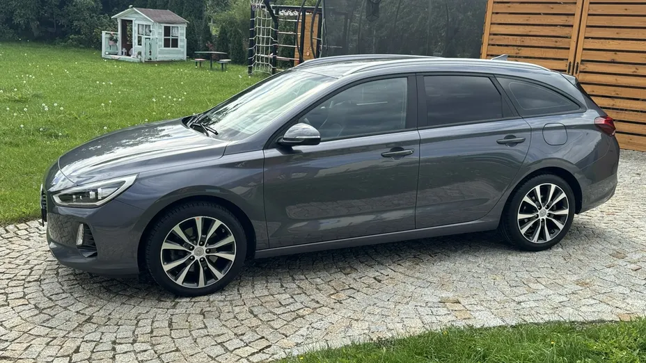 HYUNDAI i30 -