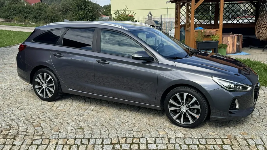 HYUNDAI i30 -
