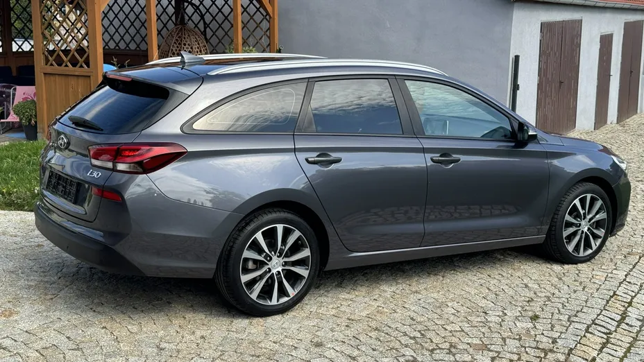 HYUNDAI i30 -