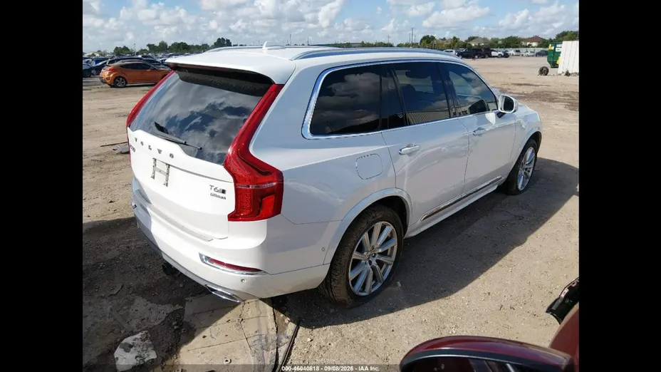 VOLVO XC90 -