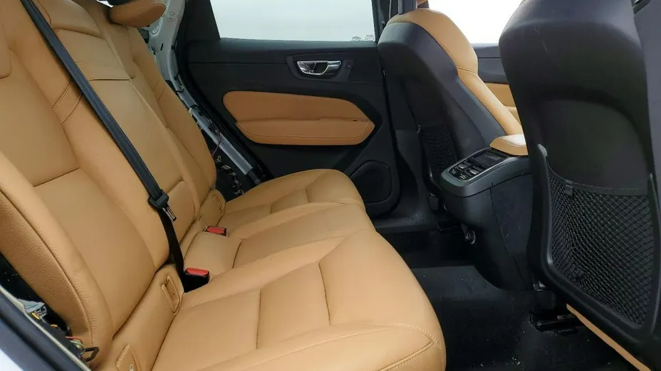 VOLVO XC60 -