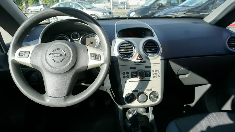 OPEL Corsa -