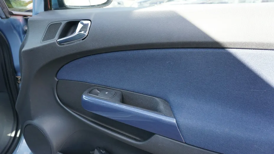 OPEL Corsa -