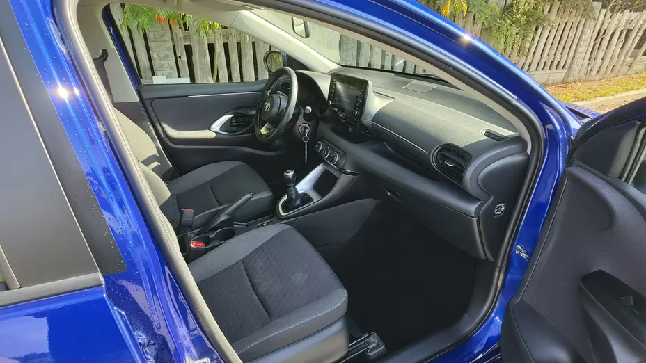 TOYOTA Yaris -